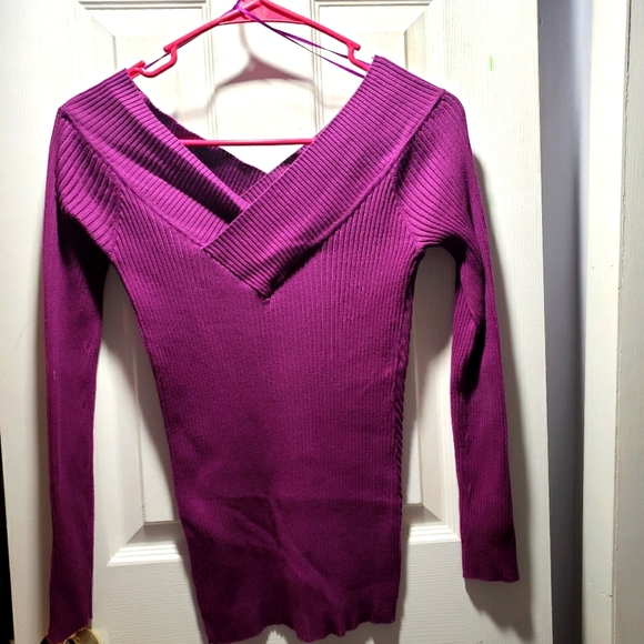 Sweater - Picture 1 of 3